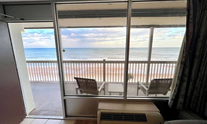 Ortona Park Condo | Beachfront Studio - King Bed & Direct Ocean View