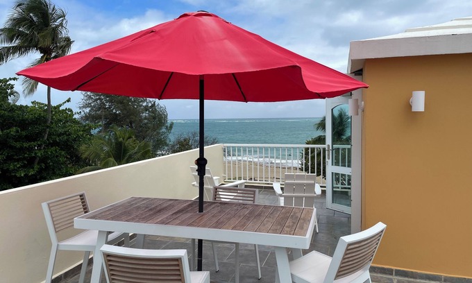 Mediania Baja Apartment | Beachfront Views at Malibu Top Level Apartment