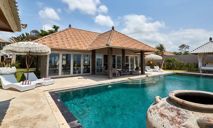 Sukawati Villa | Beachfront Villa 4 Bedroom with Private Pool Sunrise