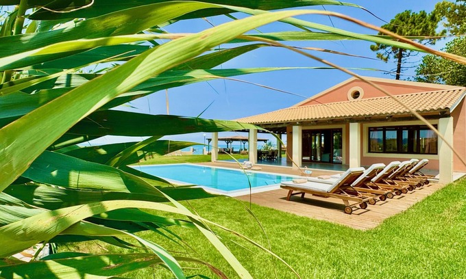 Acharavi Villa | Beachfront Villa Calypso with private pool