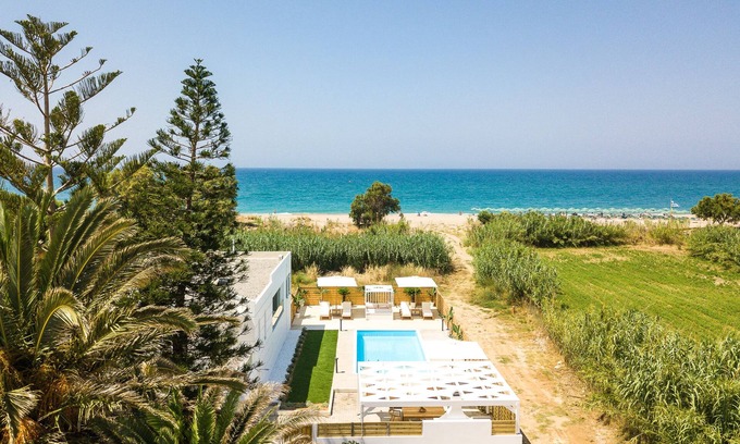 Platanes Villa | Beachfront Villa in Prime Location - Short Walking Distance to Everything!