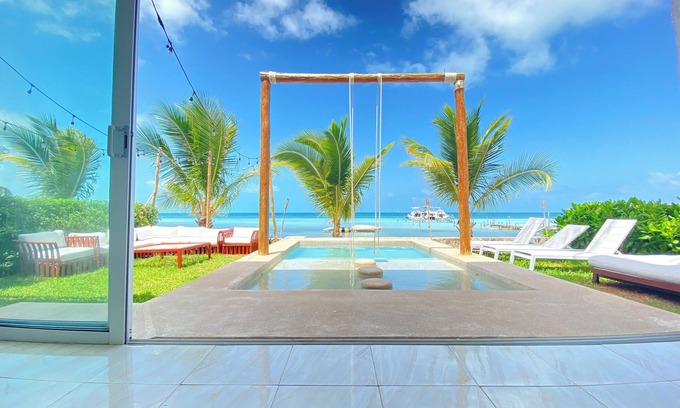 Zona Hotelera Villa | Beachfront Villa Luna: 2 Pools, tennis court, chef and 5-bedrooms w/great views