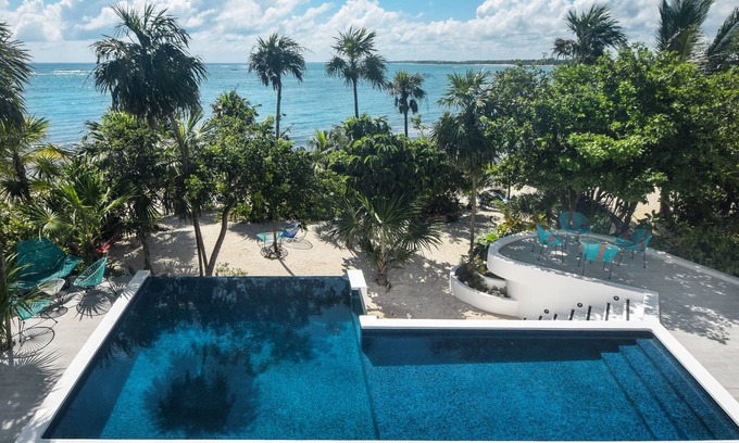 Soliman Bay Villa | Beachfront without seaweed, infinity pool, rooftop jacuzzi, Chef included.
