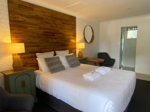 Beachmere Hotel | Beachmere Palms Motel
