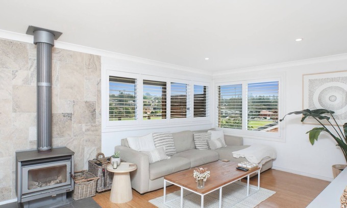 Kiama House | Beachside Bliss - Pet Friendly - 250m to Kendall's Beach
