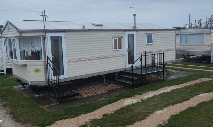 Skegness Other | Beachside, Family-friendly, WiFi, 6 berth Caravans