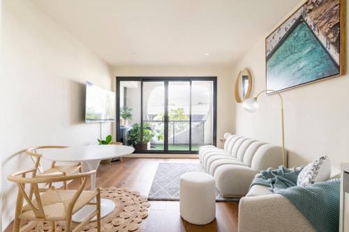 Hampton Apartment | Beachside flat with free parking