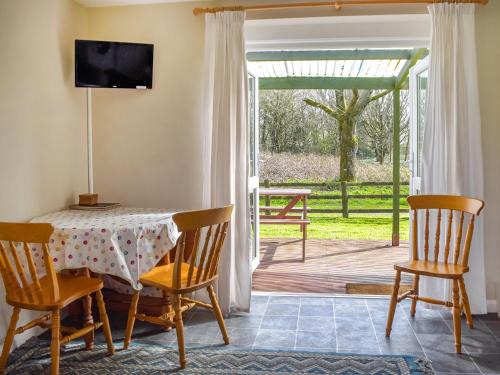 Llanybri House | Beachside