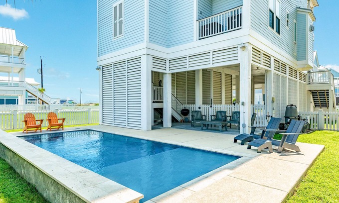 Galveston House | Beachside Home w/POOL, 2 Covered Decks - 2 Blocks to Beach, 9 mi from Downtown
