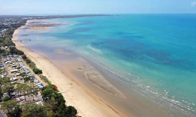 Scarness House | Beachside Retreat on Freshwater St, one street from the Beachfront. Free wifi