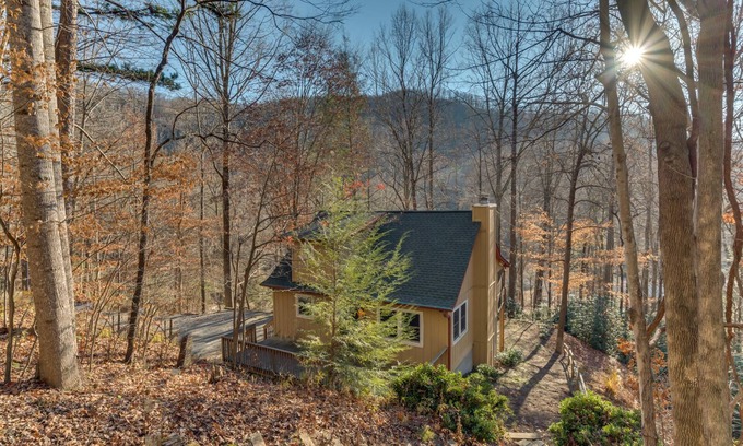 Lynn Cabin | Bear Creek Cabin | Private Mountain Cabin Outside Tryon