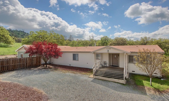 Catheys Valley House | Bear Creek Ranch in tranquil setting near Yosemite Valley/Merced River