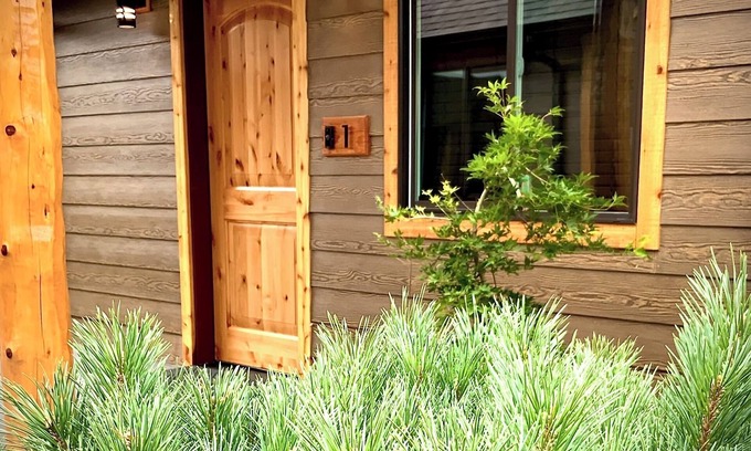 Grants Pass House | Bear Mountain -Suite 1