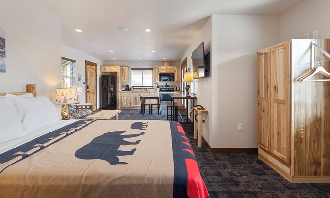 Grants Pass House | Bear Mountain -Suite 3