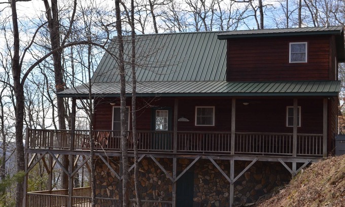 Topton Ski Chalet | Bear Rock Chalet beautiful, secluded, mountain retreat with breathtaking views
