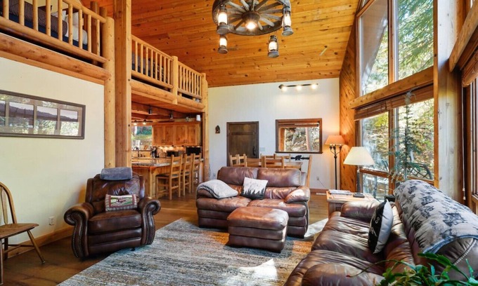Sundance Cabin | Bear Tooth Lodge w/Hot Tub & Stuart Falls Views