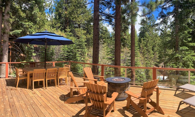 Incline Village House | “Bearadise” A/C- HotTub- Decks-Shuffleboard- peaceful and serene.