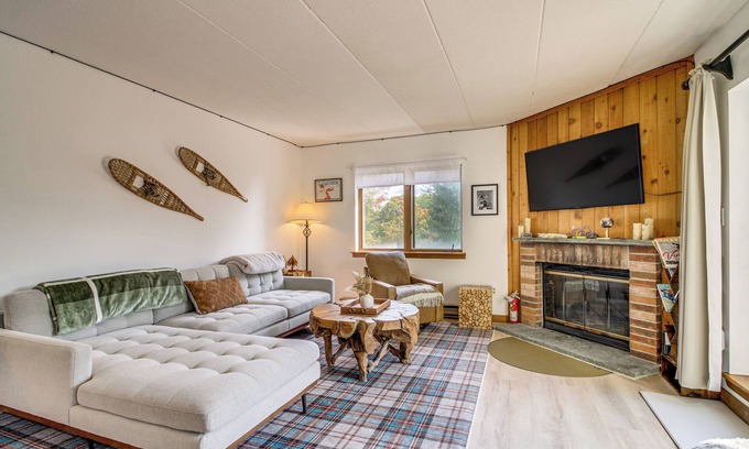 West Dover Condo | 'Bearfoot Apres' Mtn-View Condo < 1 Mi to Mt Snow!