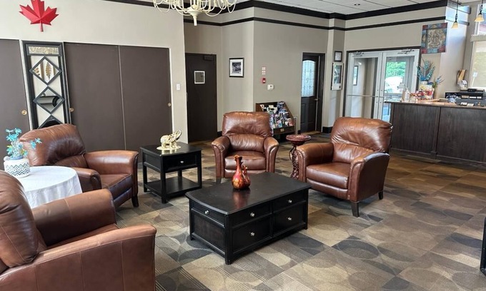 Deep River Hotel | Bears Den Lounge and Motel
