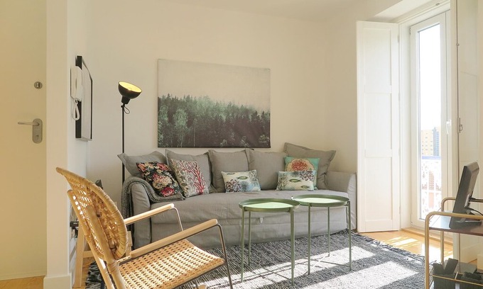 Beato Apartment | Beato Stylish Cozy Apt – Riverside Small Balcony