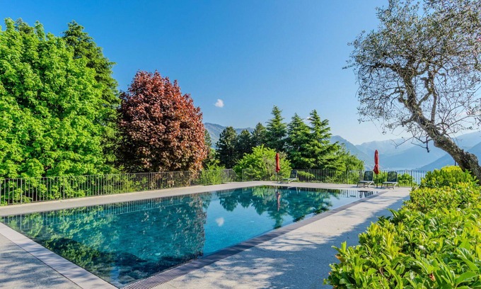 Como Apartment | Beautiful apartment for 4 guests with A/C, WIFI, pool, TV and patio