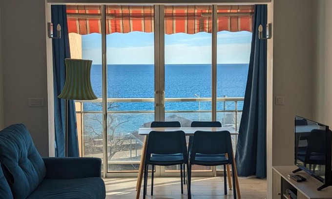 Cannes La Bocca Apartment | Beau Studio 2* confortable face à la mer