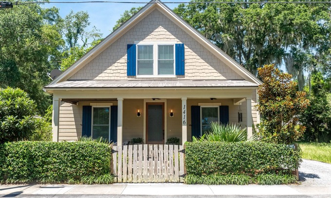 Pigeon Point House | Beaufort Cottage in Pigeon Point Near Downtown Beaufort and Paris Island