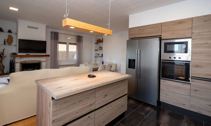 Sant Cebria de Vallalta Apartment | Beautiful apartment for 5 people with WIFI, pool, A/C, TV, patio and panoramic view