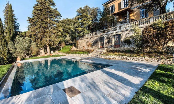 Loro Ciuffenna Villa | Beautiful private villa for 14 people with A/C, private pool, WIFI, TV, patio and pets allowed