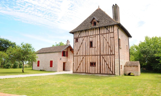 Labergement-les-Seurre House | Beautiful residence near Beaune, two houses. Accommodation for 8 people.