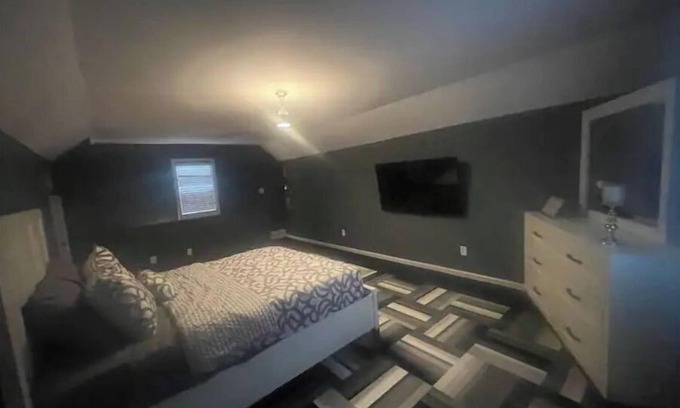 Conyers House | Beautiful 1 bedroom guess house with a pool table