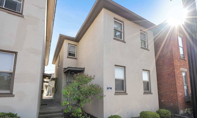 Italian Village Apartment | Beautiful 1 Bedroom in the Heart of Short North