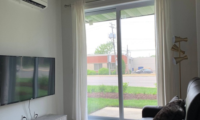 Saint-Laurent Condo | Beautiful 1 br new condo with indoor pool and gym
