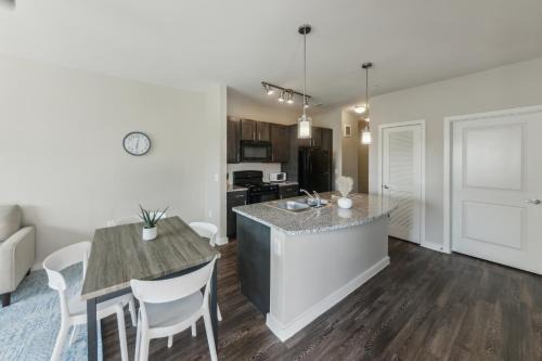 Willowbrook Apartment | Beautiful 1bd Apt I Properties By Preston