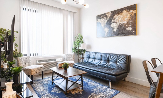 Elizabeth Apartment | Beautiful 1BR Next to Airport 6391