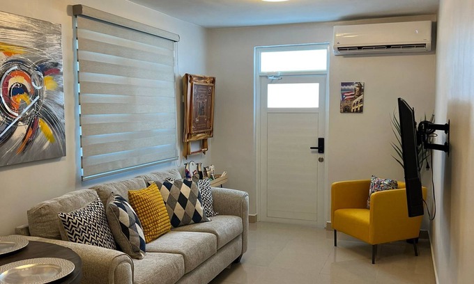 Palmas Apartment | Beautiful 2/1 apartment with AC & WiFi in phenomenal Cataño