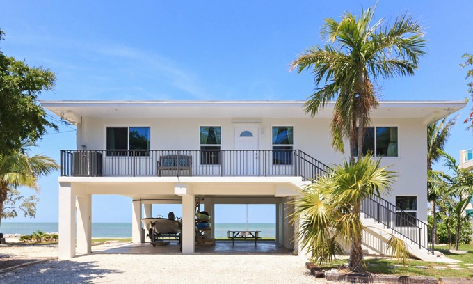 Islamorada House | Beautiful 2/2 Islamorada Home Directly on Florida Bay (28 Day Minimum Rental)