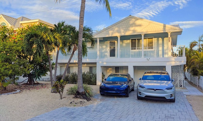 Little Torch Key House | Beautiful 2/2 Waterfront Designer Home for your family vacation