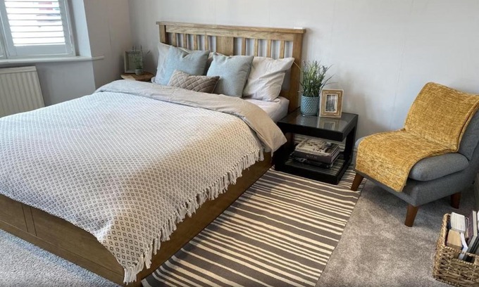 Lingfield Apartment | Beautiful 2-Bed Apartment in Lingfield