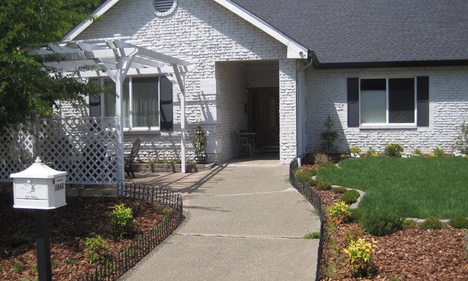Citrus Heights Apartment | Beautiful 2 Bedroom Suite and Bath W/Private Entrance "A"