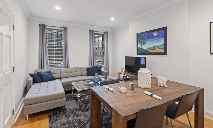 Graduate Hospital Condo | Beautiful 2 bedroom in Graduate Hospital w Back Patio