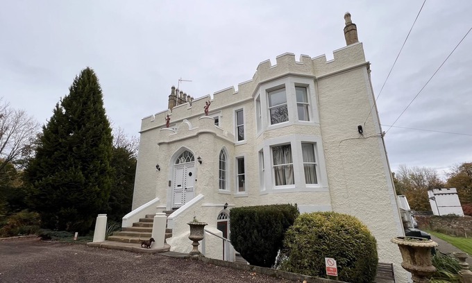 Eyemouth Apartment | Beautiful 2 bedroom Castle Property near coastal village of Coldingham