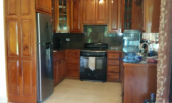 Armenia House | Beautiful 2-bedroom house only 10 minutes from Belmopan