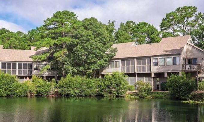New Bern Apartment | Beautiful 2 bedroom unit at resort, sleeps 6