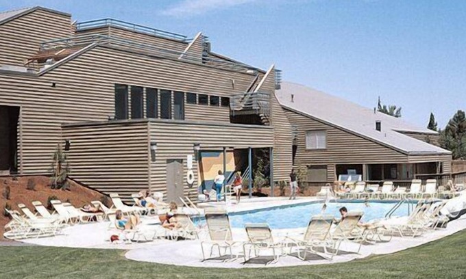 Redmond Apartment | Beautiful 2 bedroom unit at resort, sleeps 6