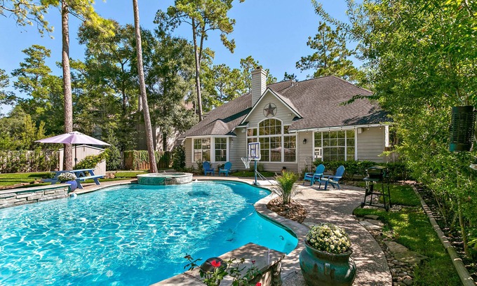 The Woodlands House | Beautiful 2-story, 5-bedroom home with pool, in The Woodlands, Texas