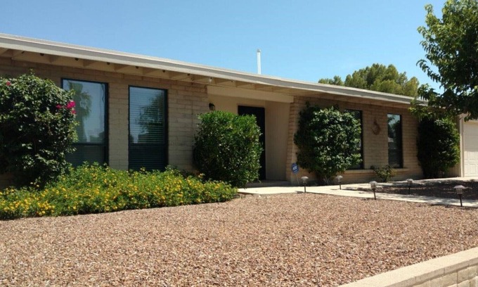 Tucson House | Beautiful 2100 sq. ft. home with 3 bedrooms and an exercise room/office!