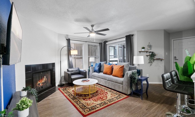 University Hills and Windsor Park Apartment | Beautiful 2BD/1BA in University Hills 9376