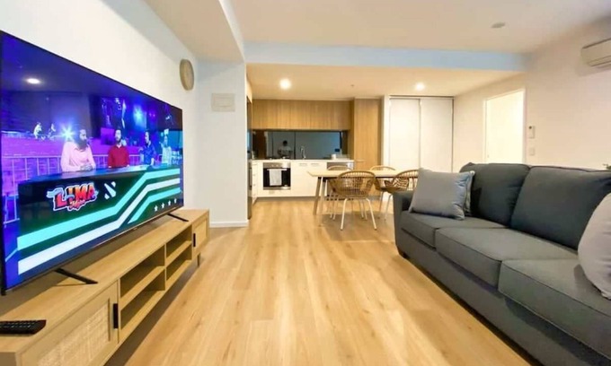 Adelaide Central Business District Apartment | Beautiful 2BR CBD Townhouse with Pool-Gym-BBQ