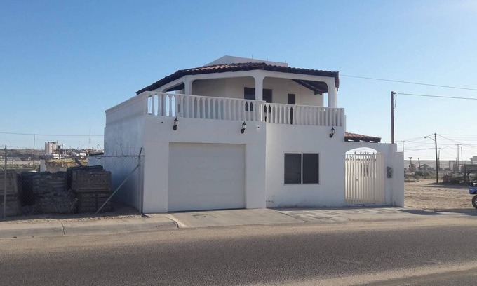 Bella Vista House | Beautiful 3 bedroom house right next to rute 13th, Casa de Los Abuelos in Rocky